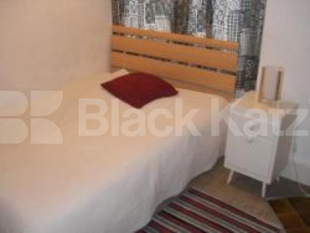 			GREAT VALUE FOR MONEY!, 3 Bedroom, 1 bath, 1 reception Flat			 Fortis Green Road, MUSWELL HILL N10